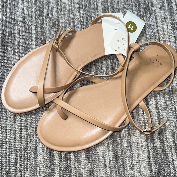 A New Day - Minimalist Sandals Various Sizes - Picture 3 of 8